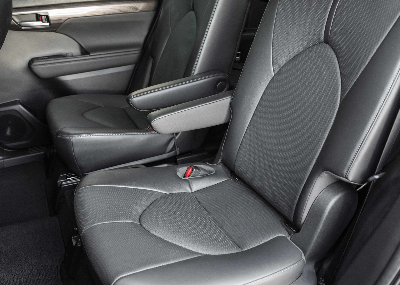 2023 Toyota Highlander **LIMITED 7 PASSAGER**