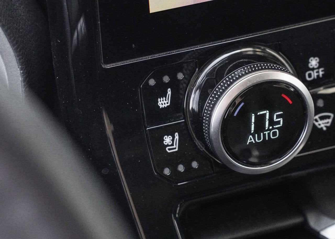 2023 Toyota Highlander **LIMITED 7 PASSAGER**