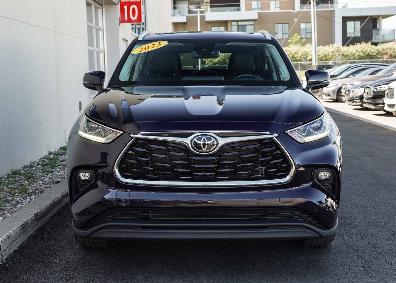2023 Toyota Highlander **LIMITED 7 PASSAGER**