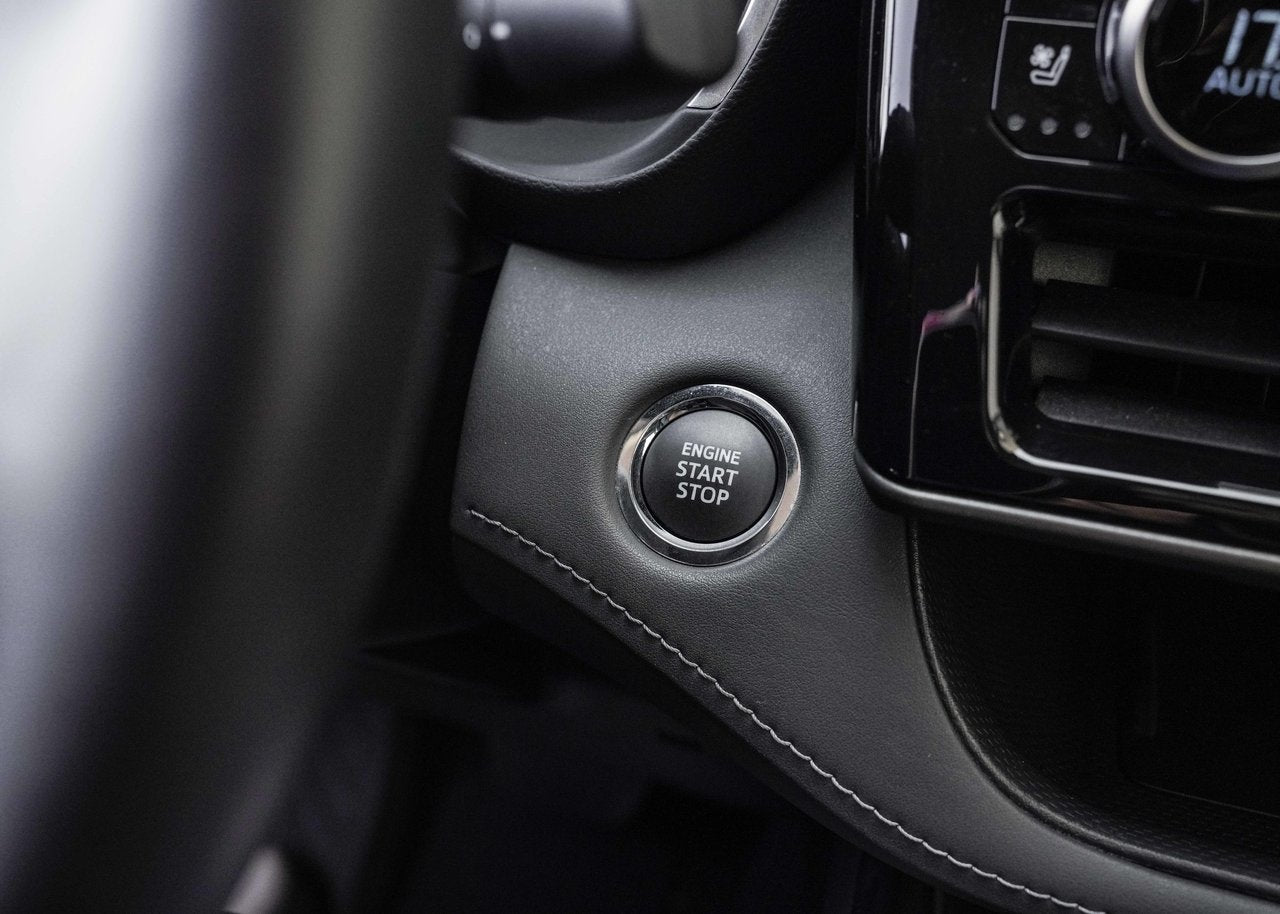 2023 Toyota Highlander **LIMITED 7 PASSAGER**