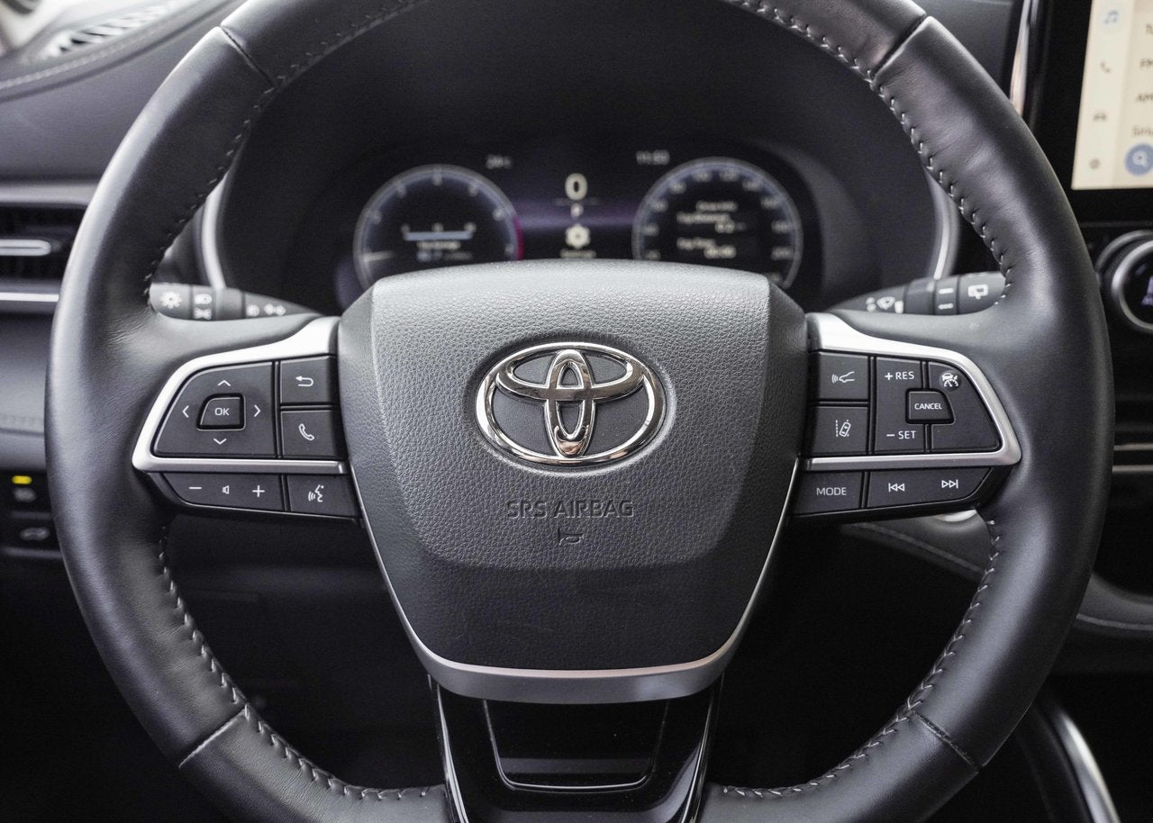 2023 Toyota Highlander **LIMITED 7 PASSAGER**