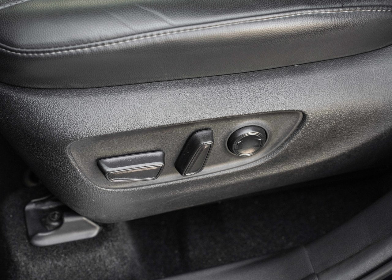 2023 Toyota Highlander **LIMITED 7 PASSAGER**