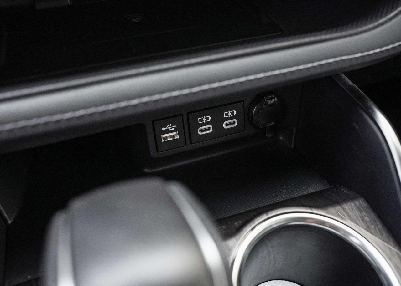 2023 Toyota Highlander **LIMITED 7 PASSAGER**