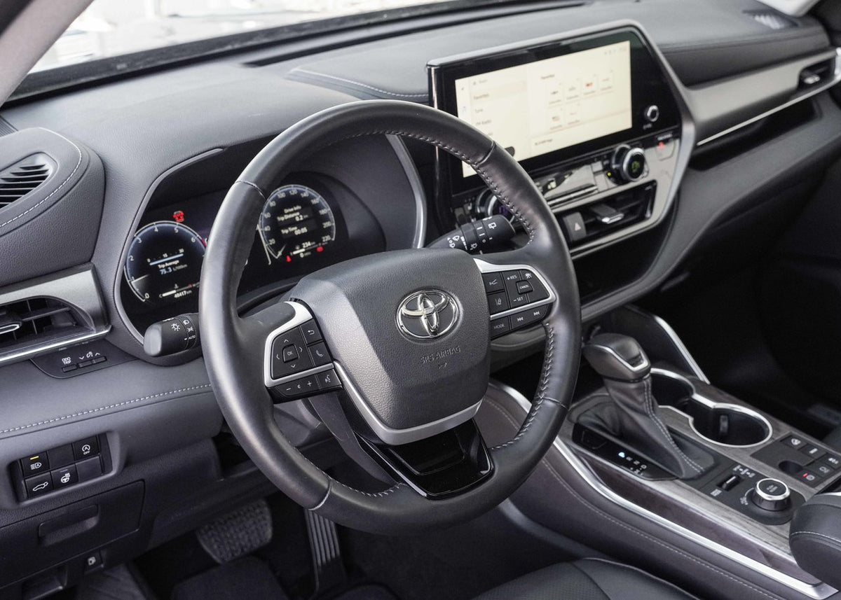 2023 Toyota Highlander **LIMITED 7 PASSAGER**