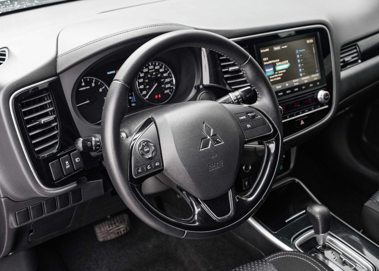 2020 Mitsubishi Outlander AWD, 7 PASSENGER, BACKUP CAMERA