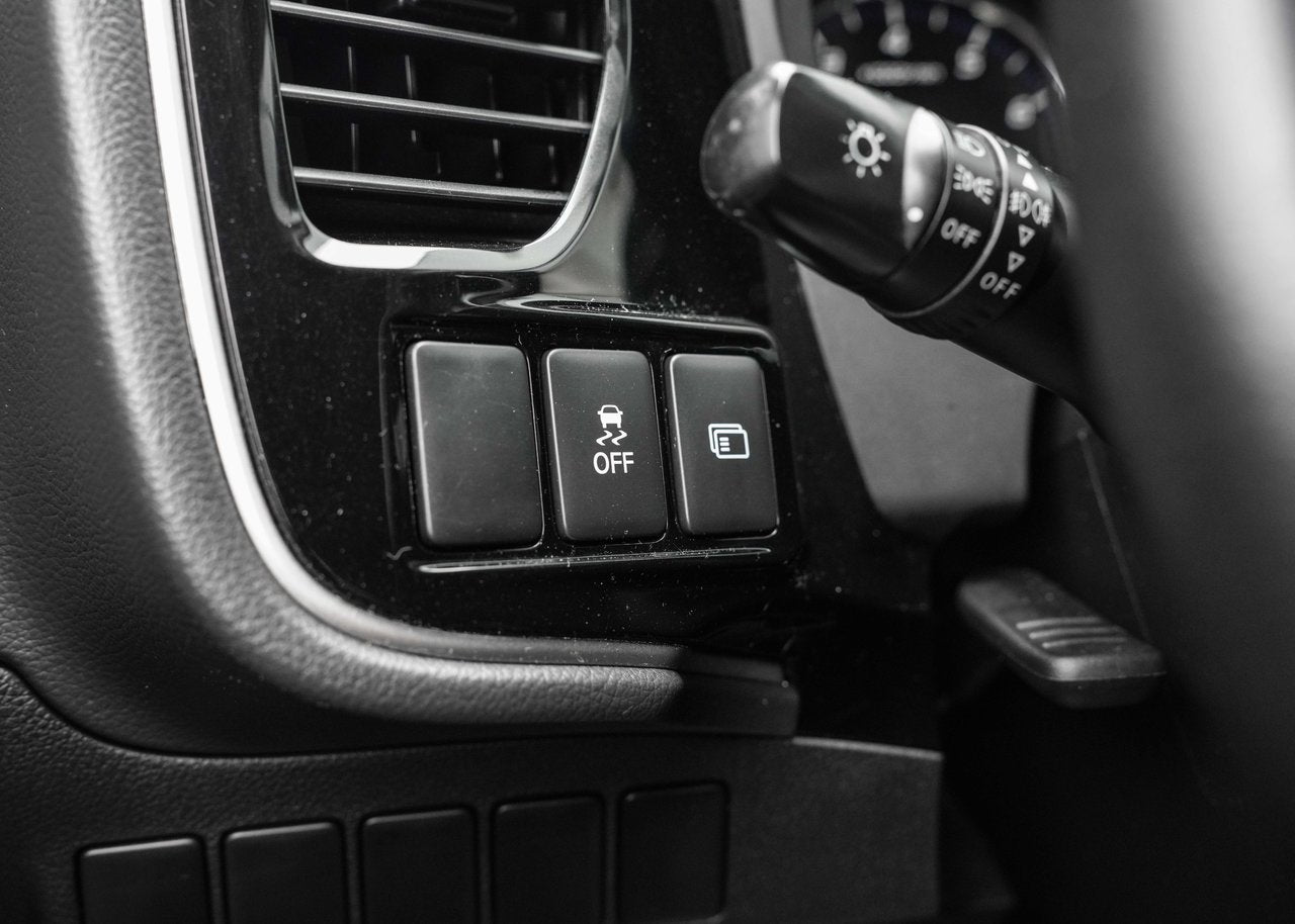 2020 Mitsubishi Outlander AWD, 7 PASSENGER, BACKUP CAMERA