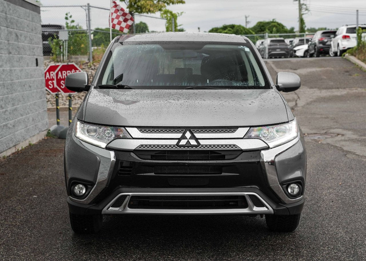 2020 Mitsubishi Outlander AWD, 7 PASSENGER, BACKUP CAMERA