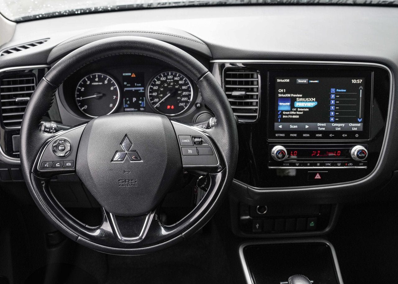 2020 Mitsubishi Outlander AWD, 7 PASSENGER, BACKUP CAMERA