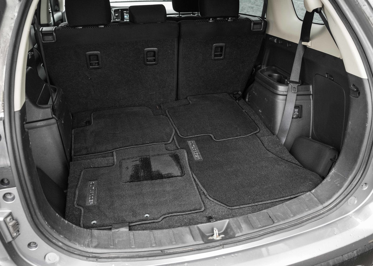 2020 Mitsubishi Outlander AWD, 7 PASSENGER, BACKUP CAMERA