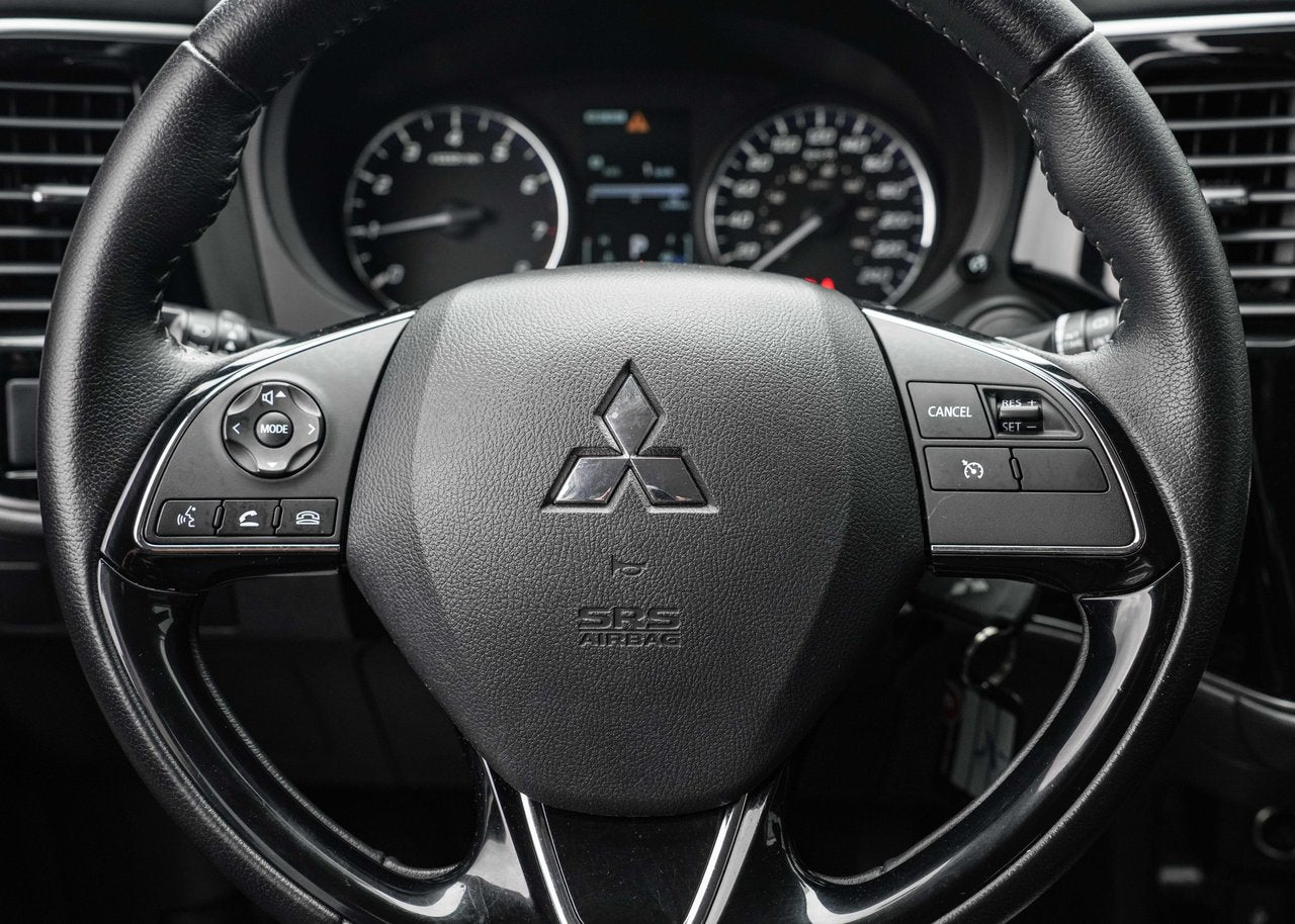 2020 Mitsubishi Outlander AWD, 7 PASSENGER, BACKUP CAMERA