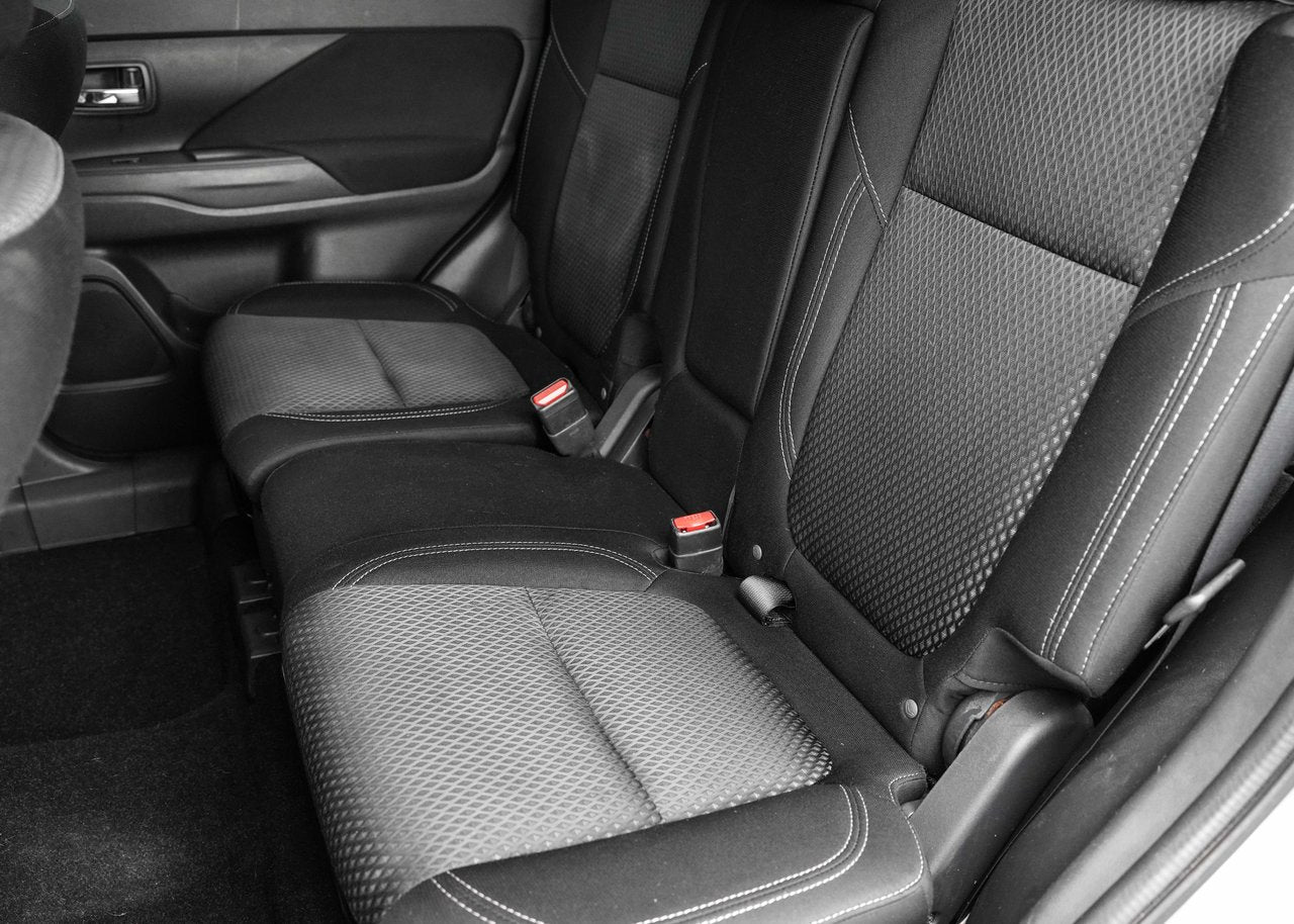 2020 Mitsubishi Outlander AWD, 7 PASSENGER, BACKUP CAMERA