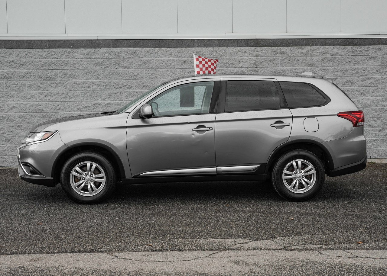 2020 Mitsubishi Outlander AWD, 7 PASSENGER, BACKUP CAMERA