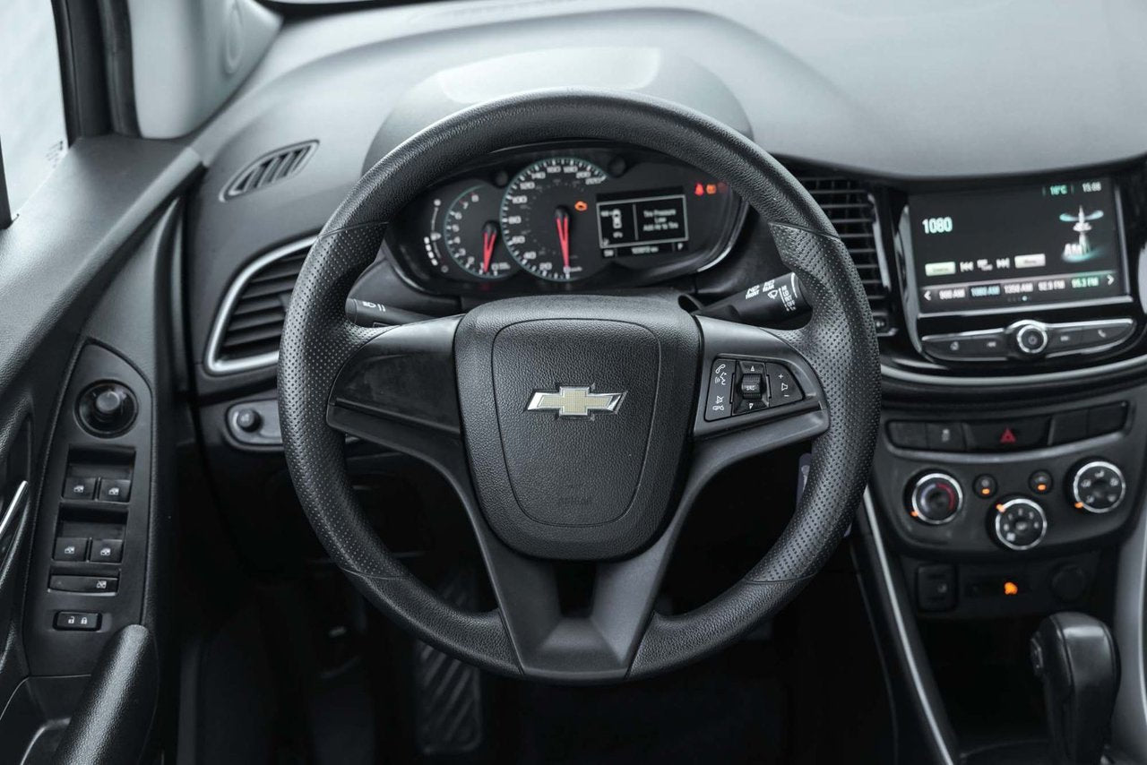 2017 Chevrolet Trax LS FWD;  A/C CAMERA CARPLAY ANDROID PNEU HIVER