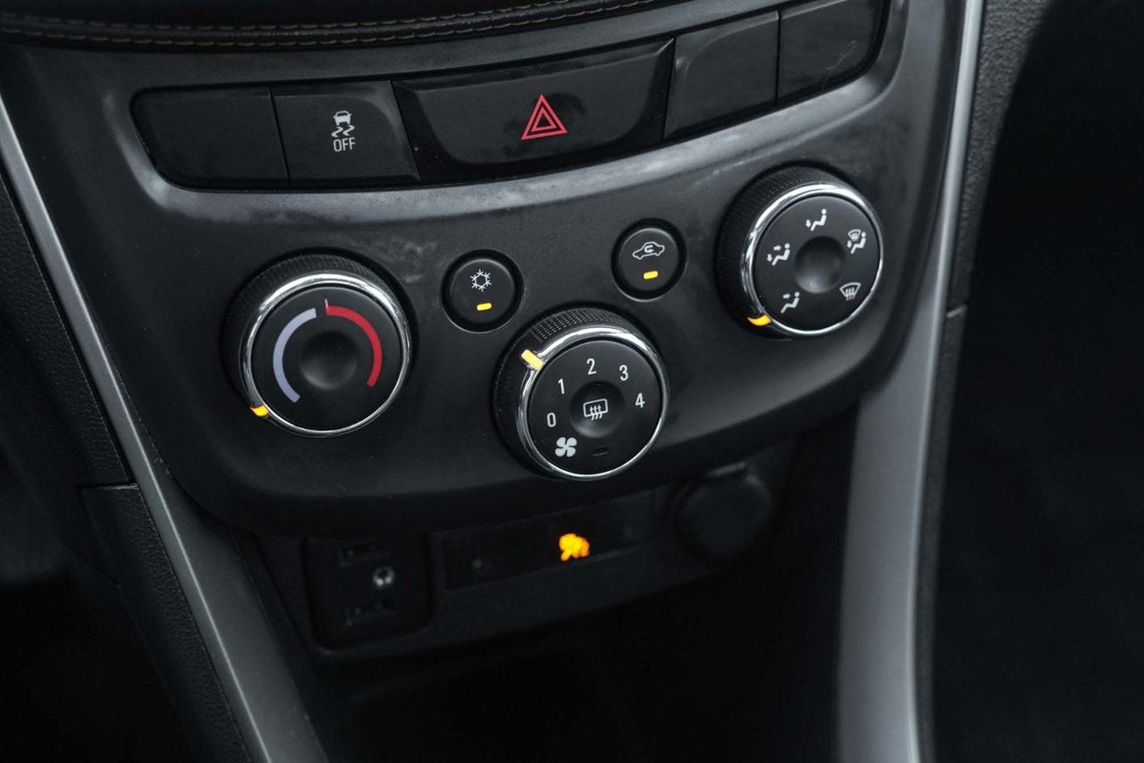 2017 Chevrolet Trax LS FWD;  A/C CAMERA CARPLAY ANDROID PNEU HIVER