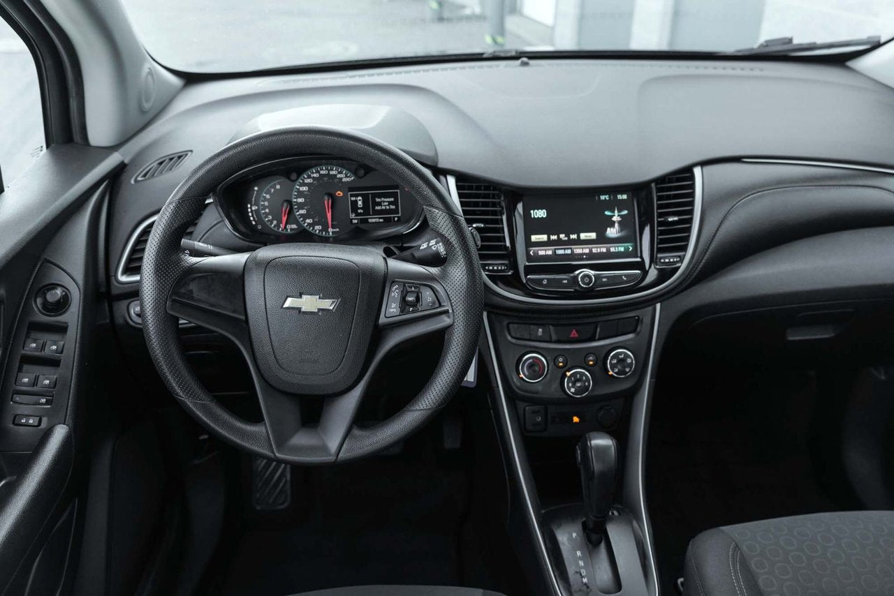 2017 Chevrolet Trax LS FWD;  A/C CAMERA CARPLAY ANDROID PNEU HIVER