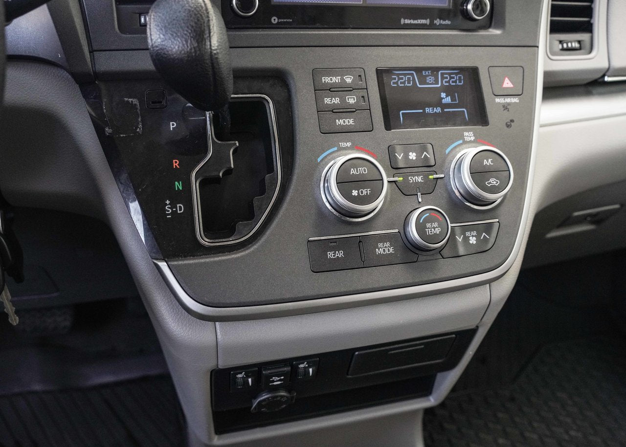 2020 Toyota Sienna LE AWD