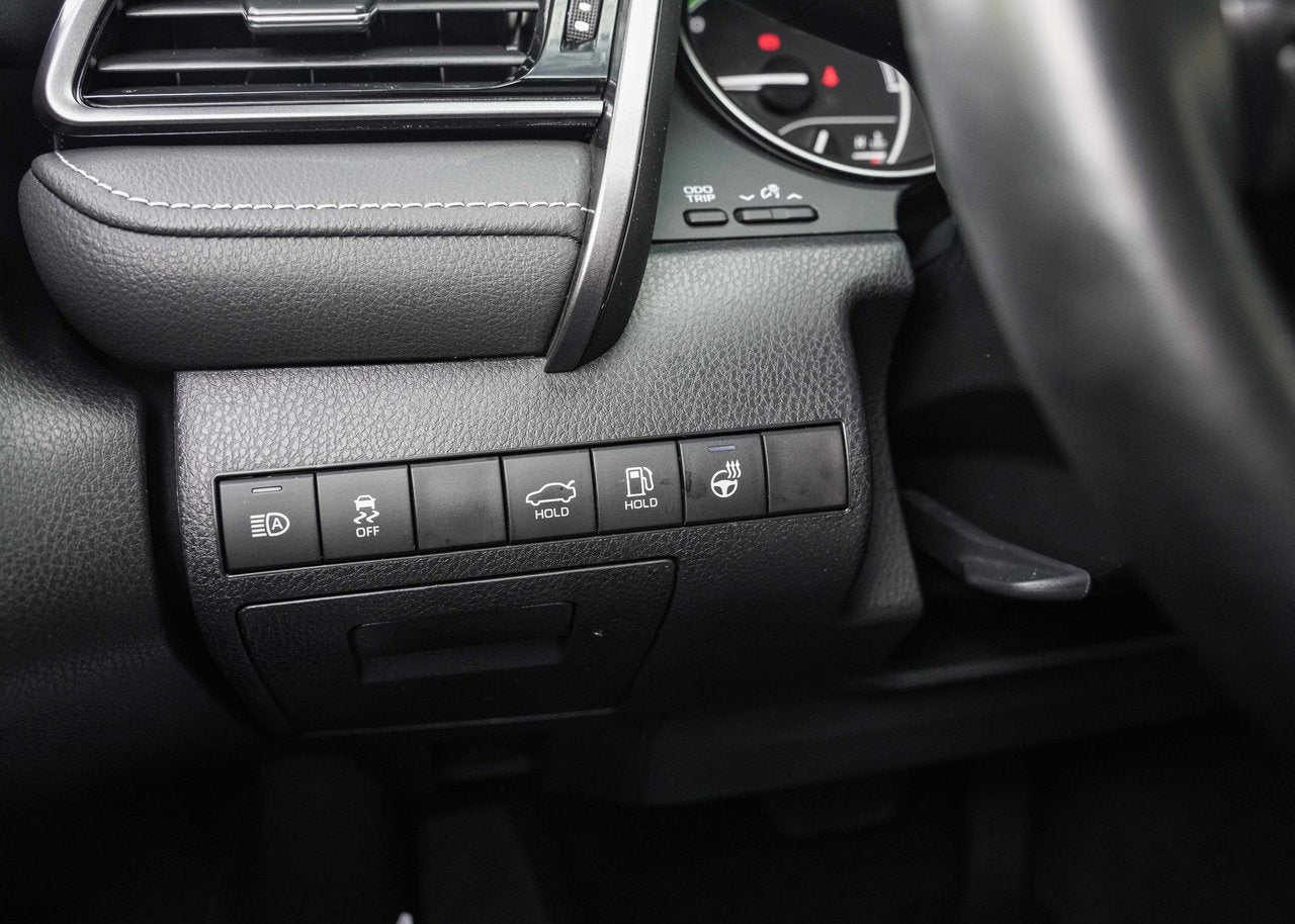 2023 Toyota Camry SE HYBRID