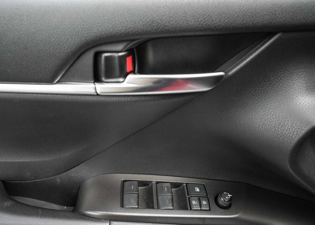 2023 Toyota Camry SE HYBRID