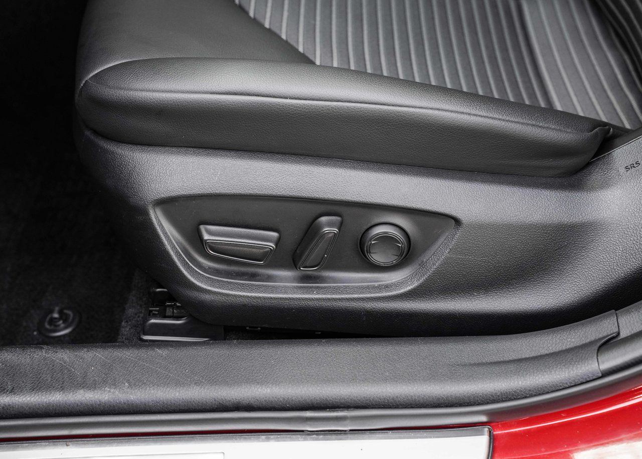 2023 Toyota Camry SE HYBRID