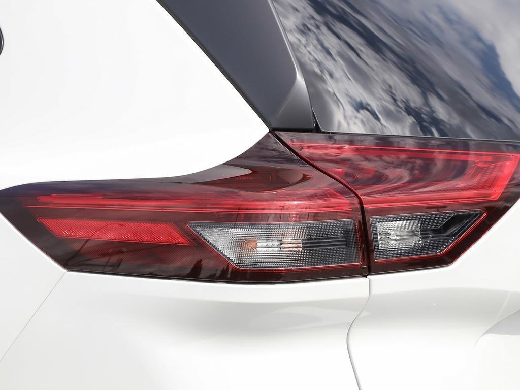 2026 Nissan Rogue SV Moonroof