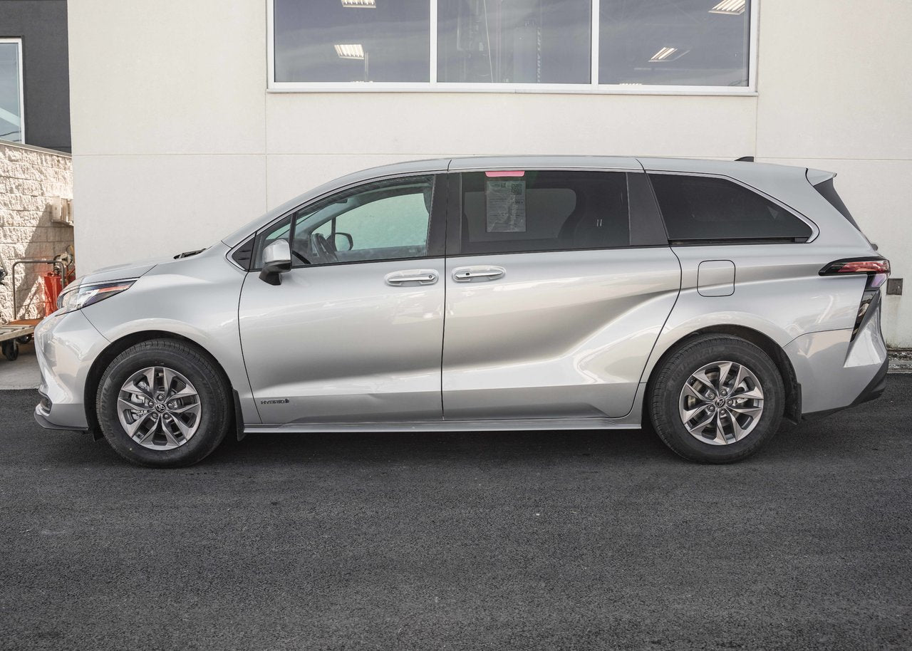 2021 Toyota Sienna LE FWD