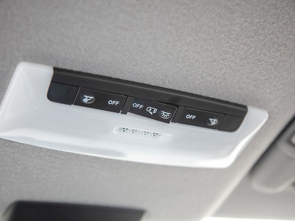 2025 Nissan Kicks Play SV