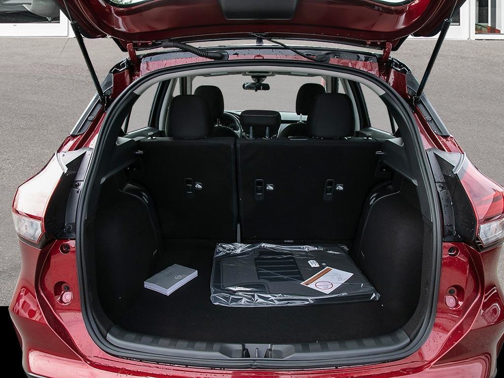 2025 Nissan Kicks Play SV