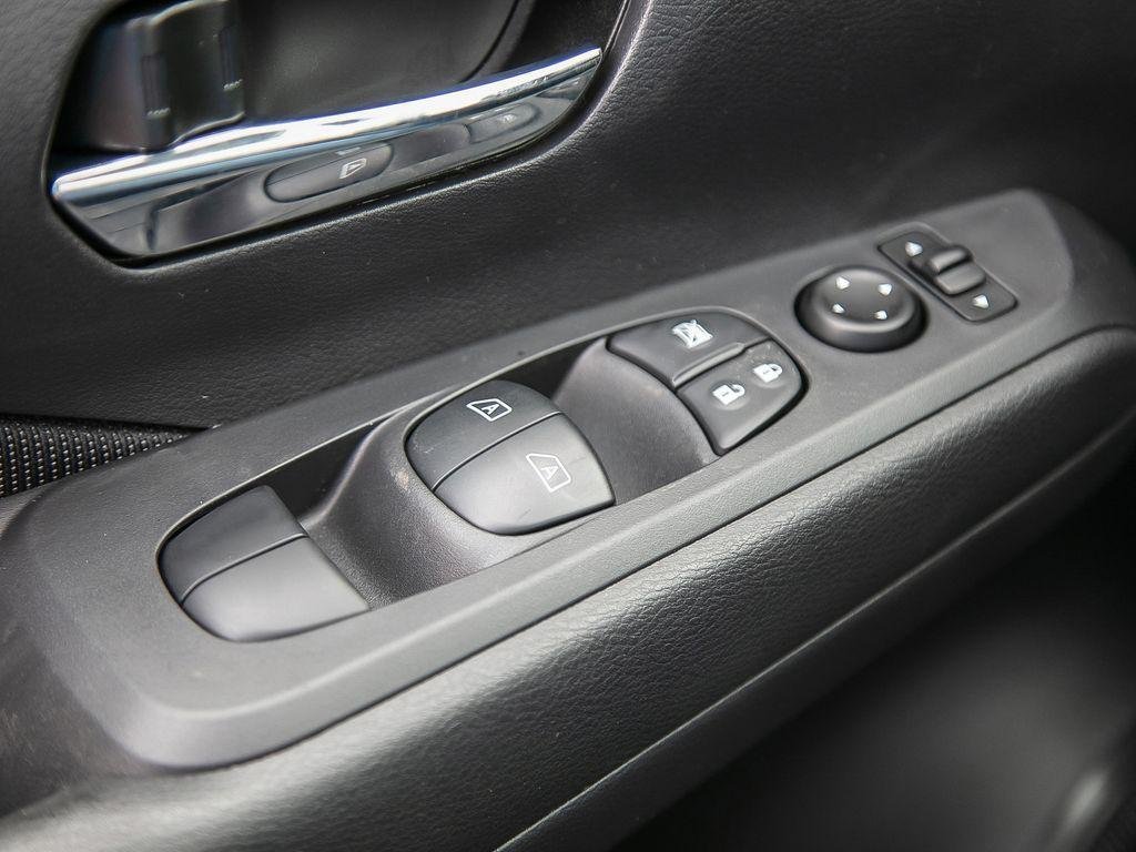 2025 Nissan Kicks Play SV