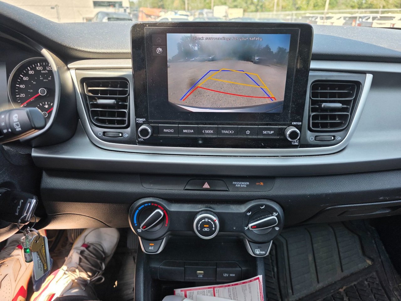 2022 Kia Rio 5-door LX +