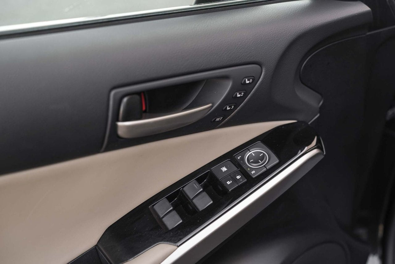 2019 Lexus IS 300 LUXURY BAS KM AWD NAVI TOIT