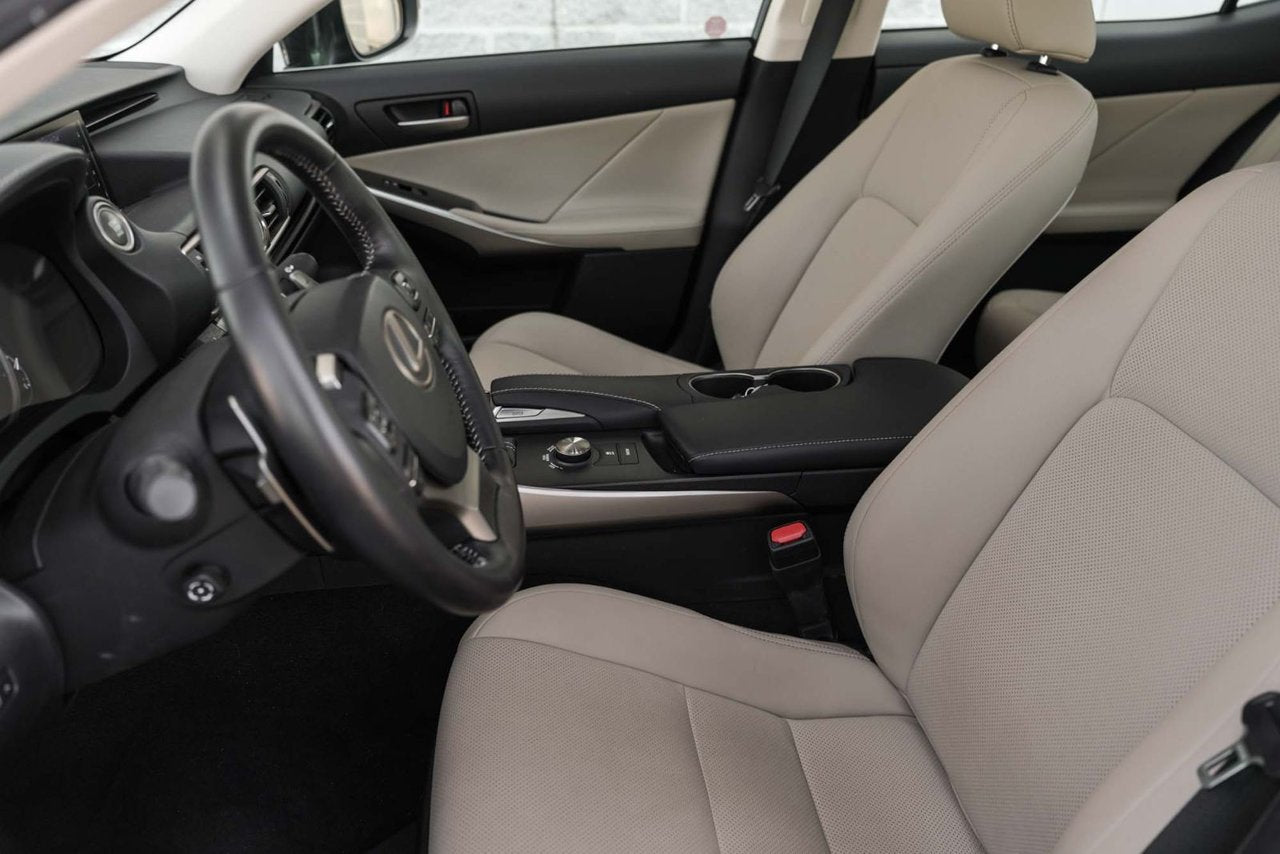 2019 Lexus IS 300 LUXURY BAS KM AWD NAVI TOIT