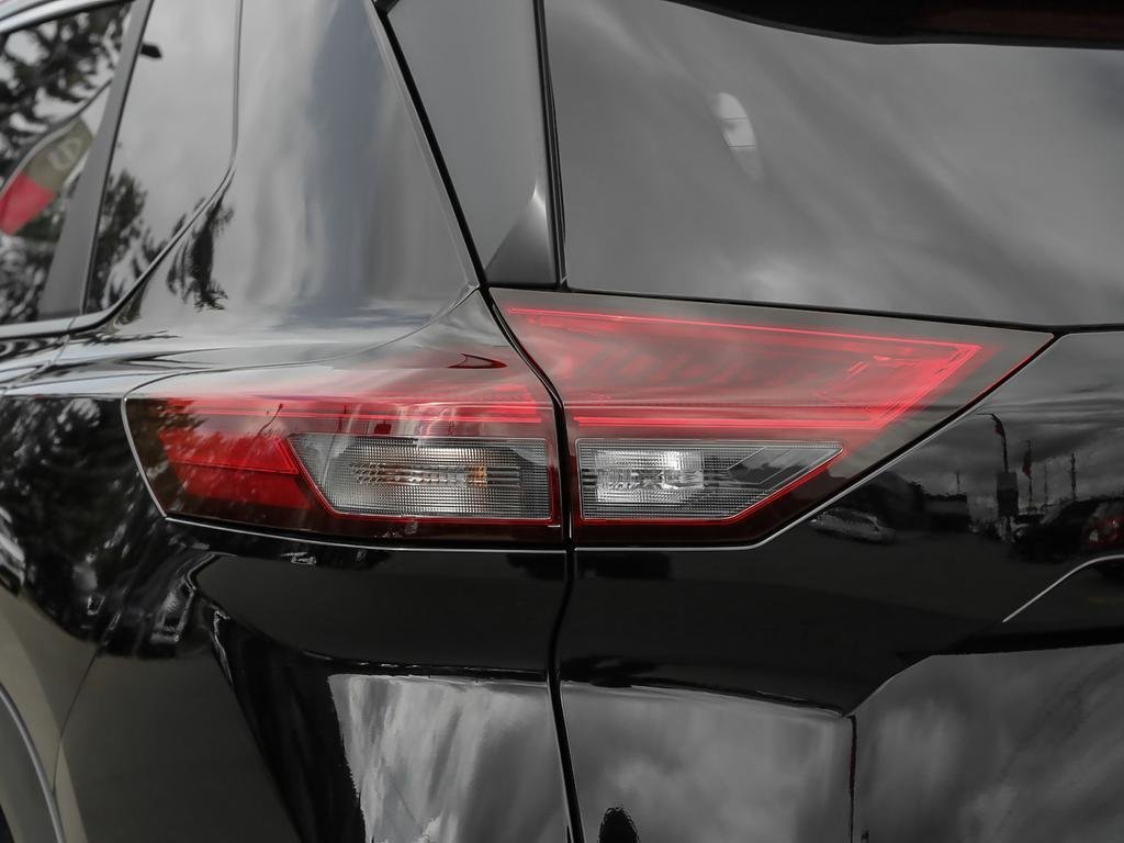 2026 Nissan Rogue SV Moonroof