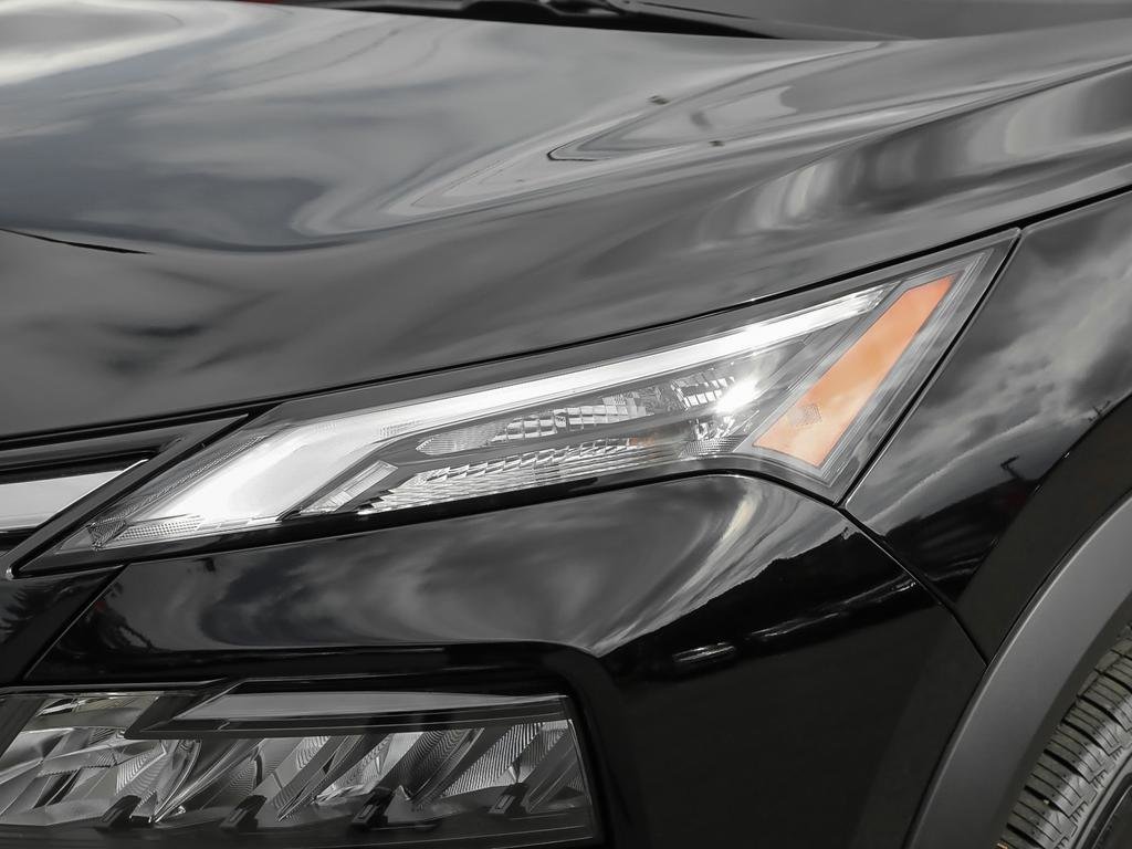 2026 Nissan Rogue SV Moonroof