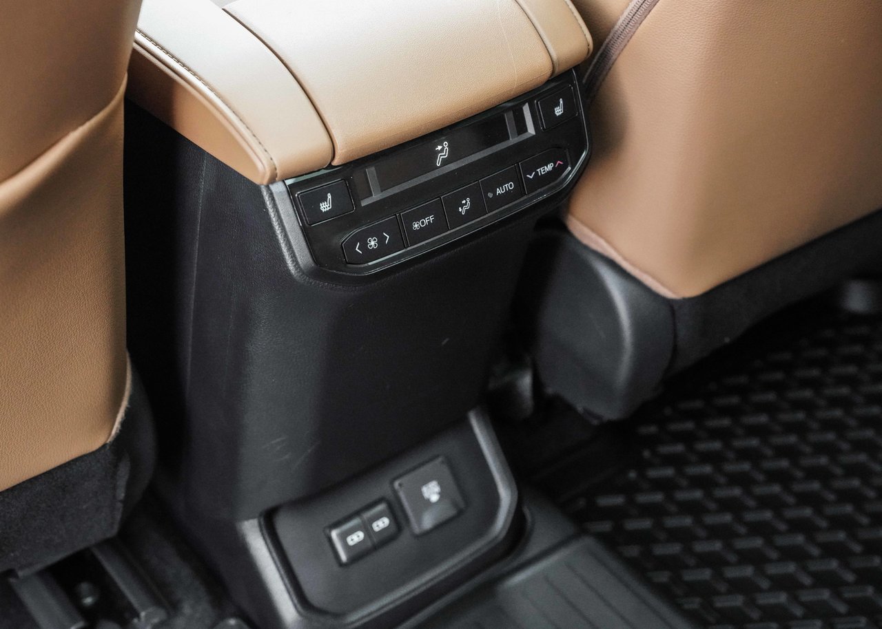 2024 Toyota Highlander LIMITED PLATINUM