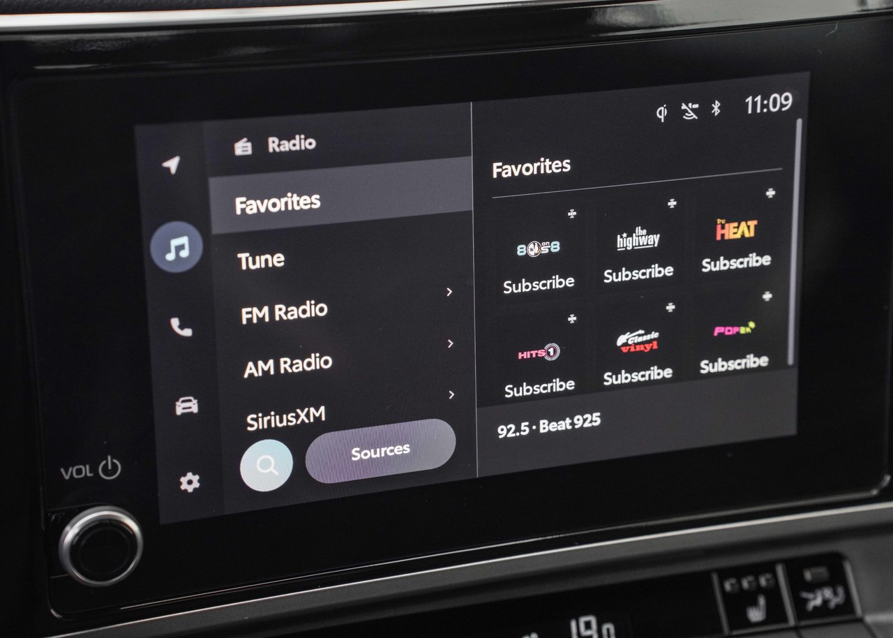 2025 Toyota Camry SE HYBRID