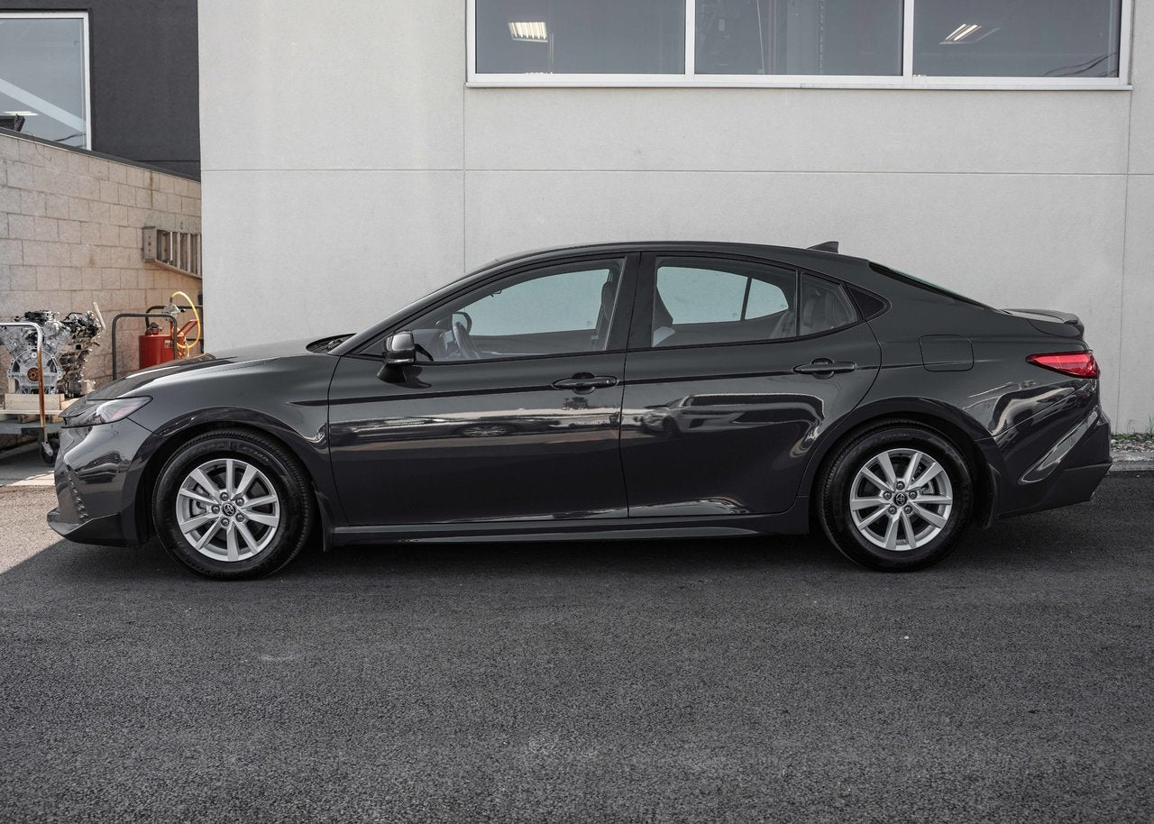 2025 Toyota Camry SE HYBRID