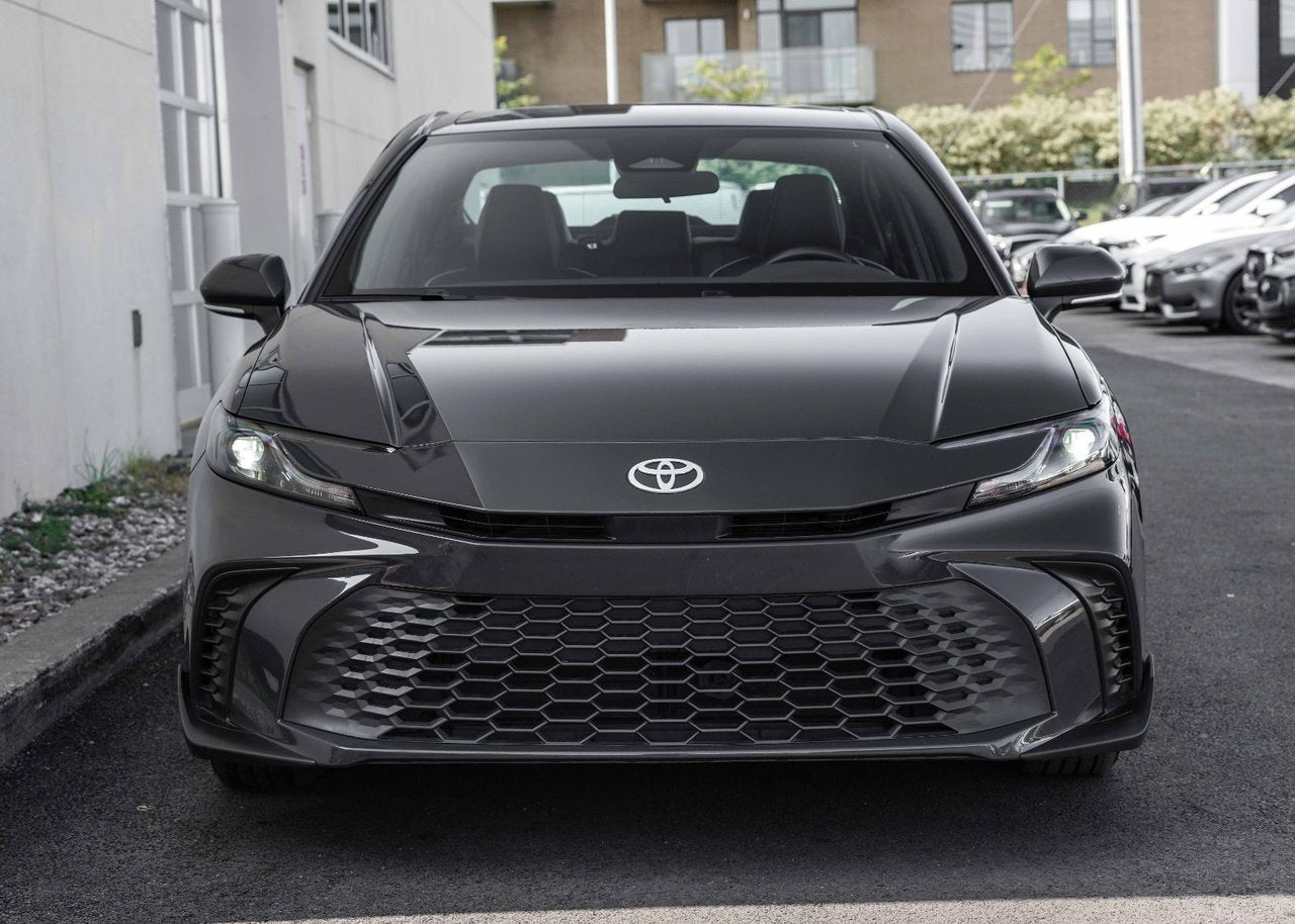 2025 Toyota Camry SE HYBRID