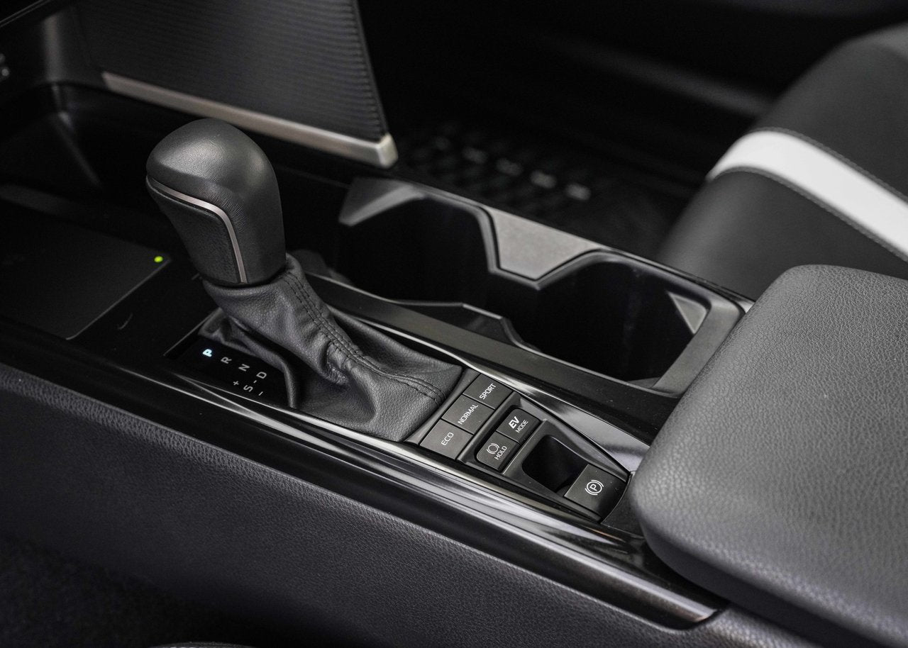 2025 Toyota Camry SE HYBRID