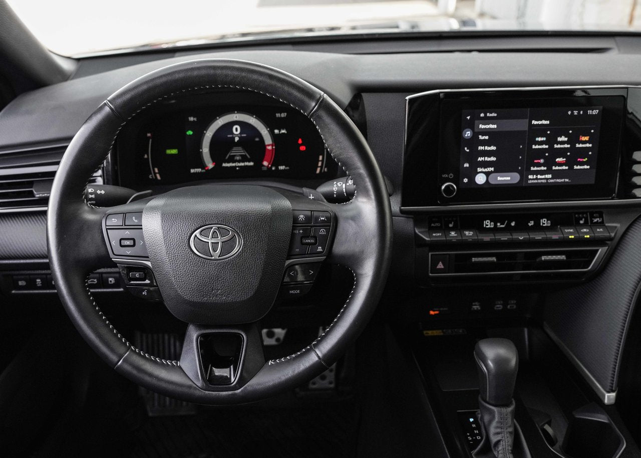 2025 Toyota Camry SE HYBRID