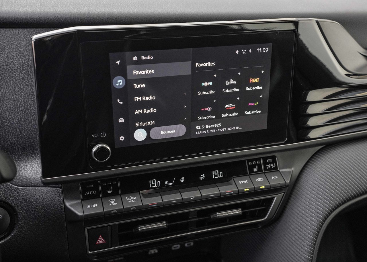 2025 Toyota Camry SE HYBRID