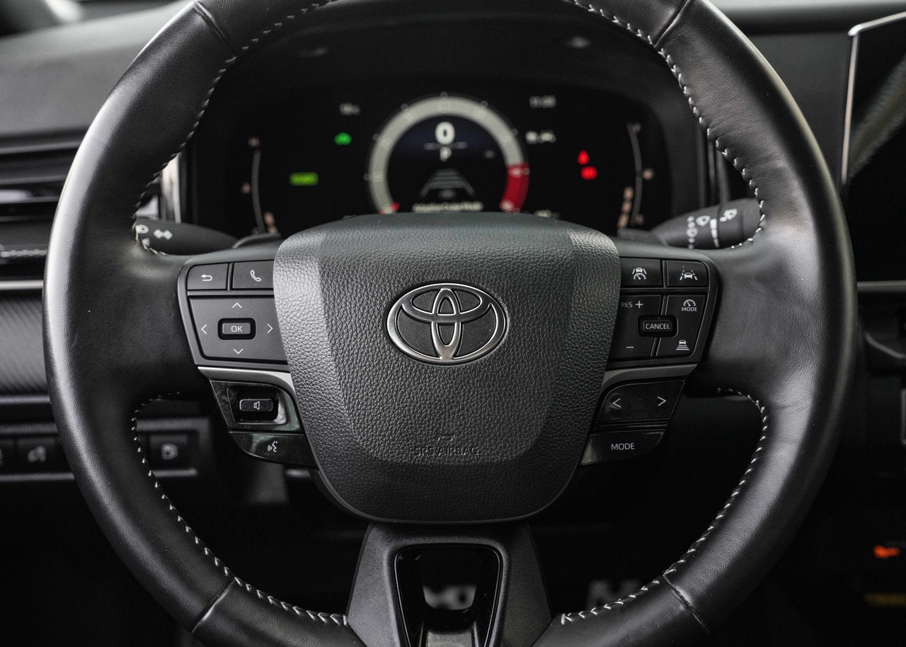 2025 Toyota Camry SE HYBRID