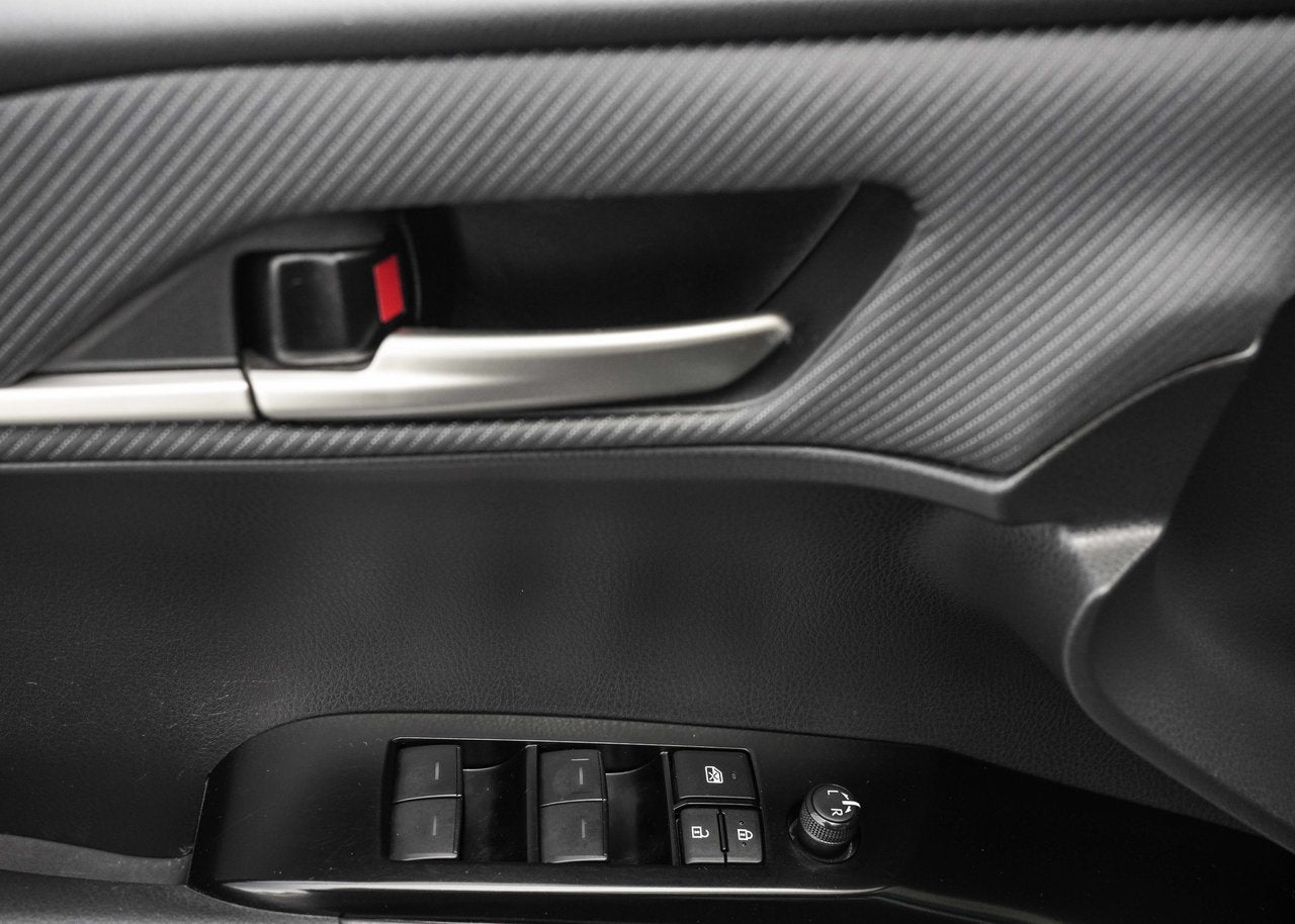 2025 Toyota Camry SE HYBRID