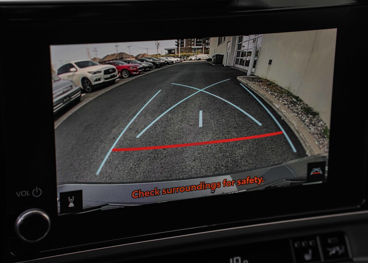 2025 Toyota Camry SE HYBRID