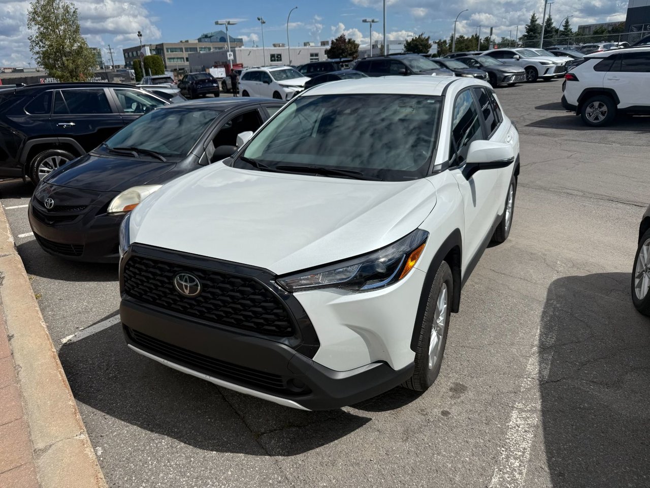 2022 Toyota COROLLA CROSS LE AWD