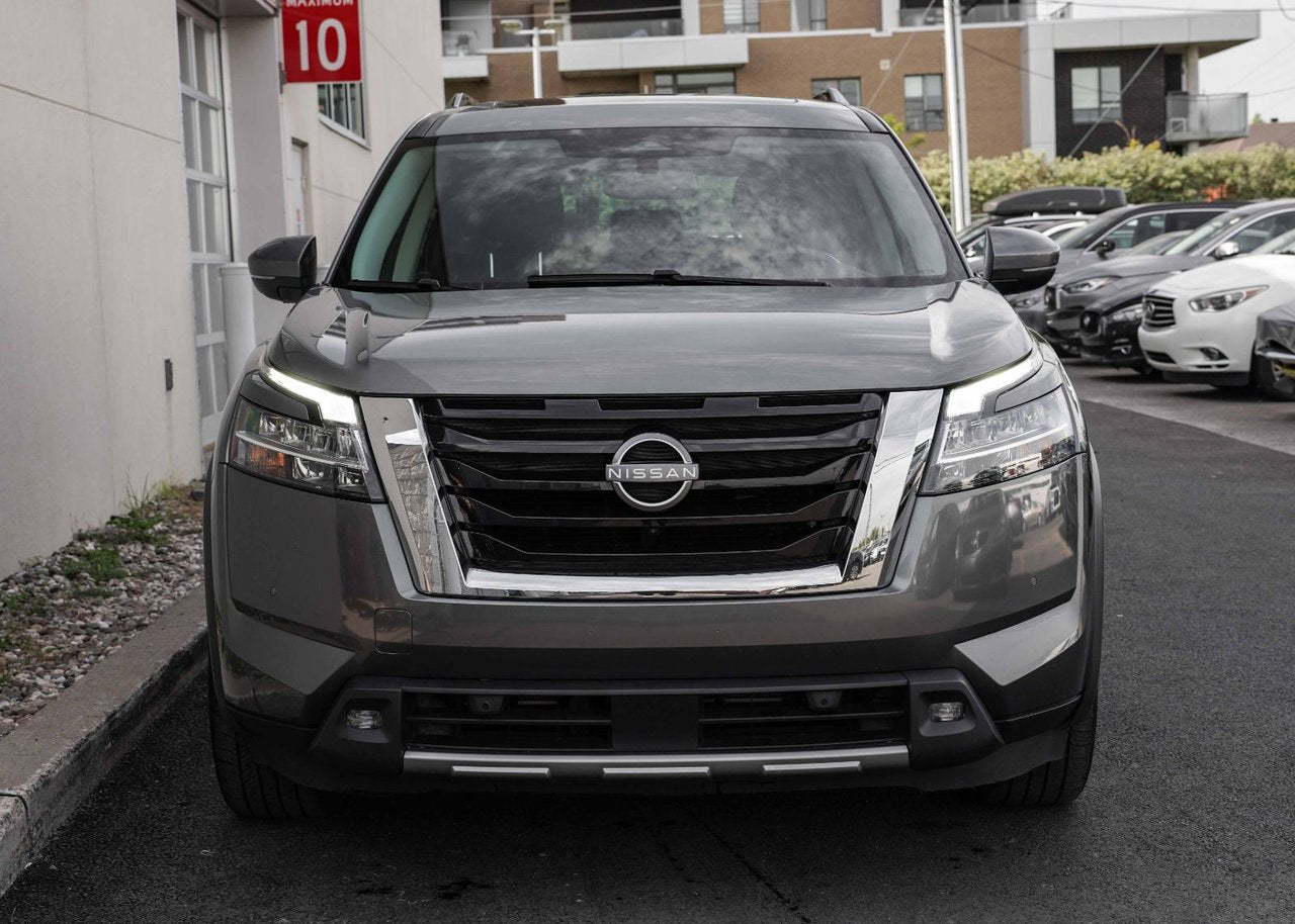 2022 Nissan Pathfinder SV