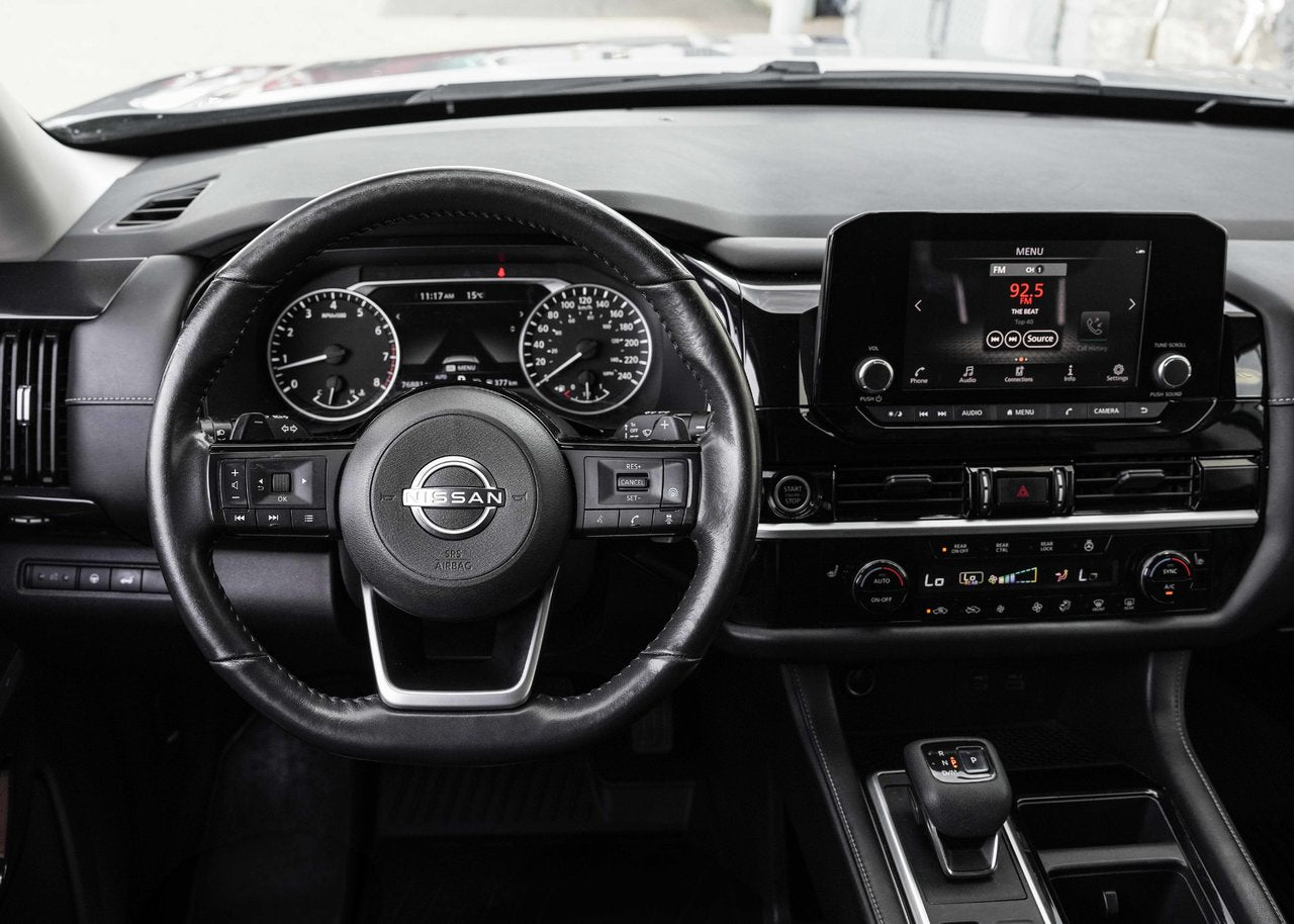 2022 Nissan Pathfinder SV