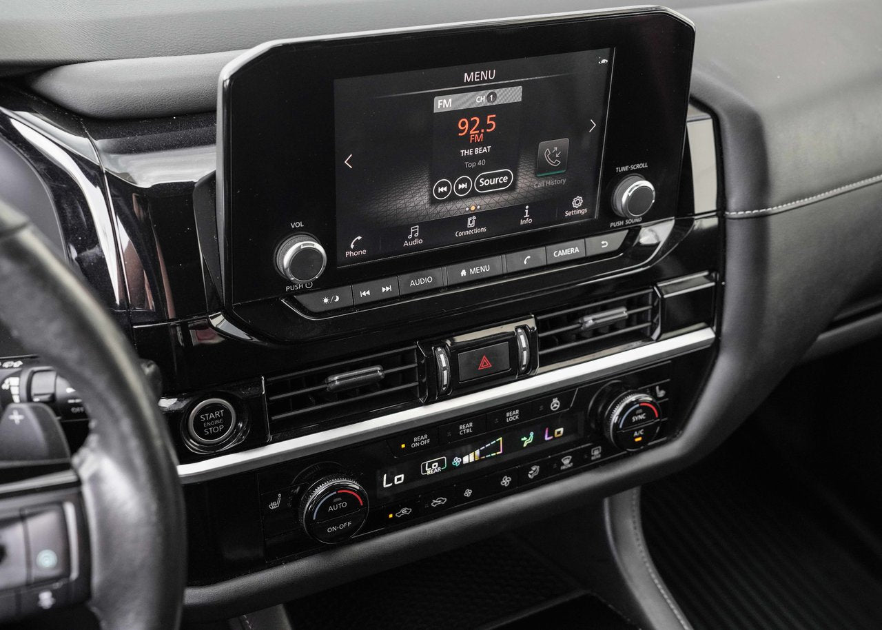 2022 Nissan Pathfinder SV