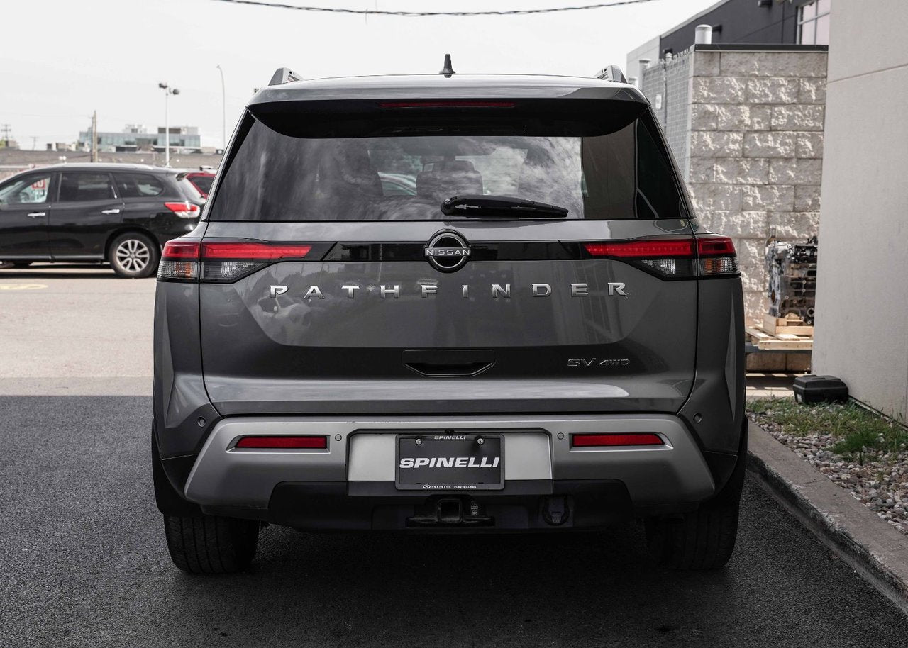 2022 Nissan Pathfinder SV