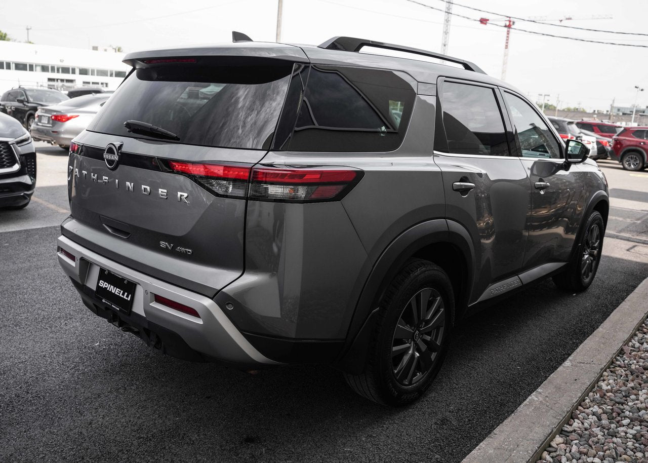 2022 Nissan Pathfinder SV