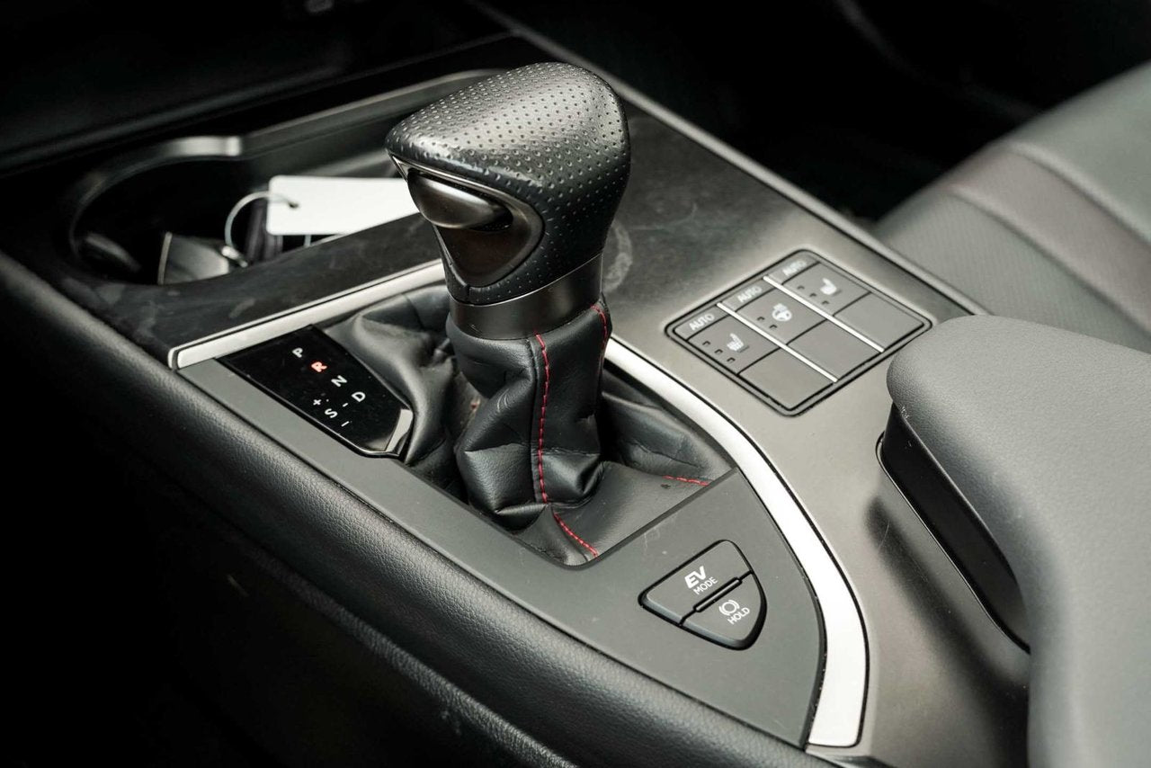 2024 Lexus UX 250h F SPORT 1 AWD CUIR CARPLAY